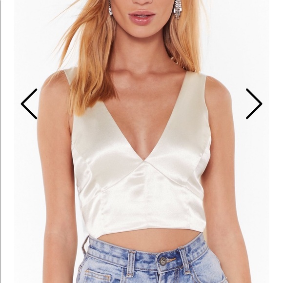 Satin crop top with cup design - Picture 3 of 6